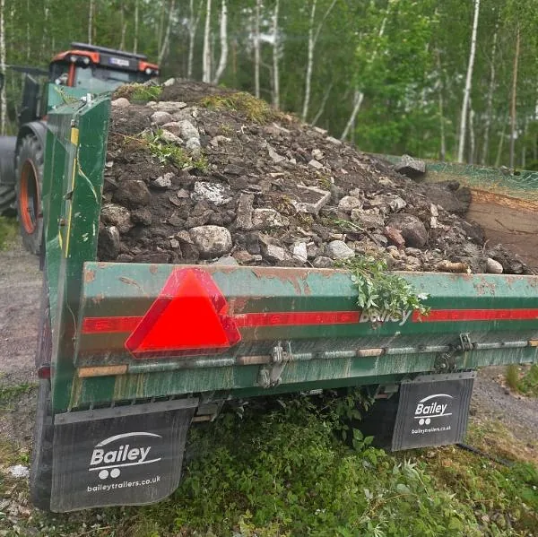 Jord og steiner i lasteplan